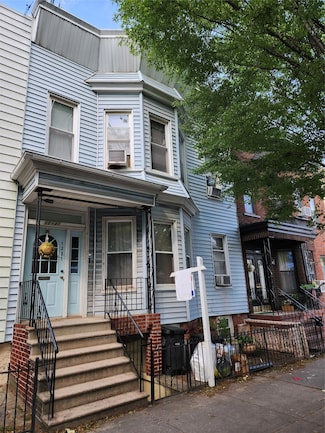 12-21 30th Ave, Astoria, NY 11102