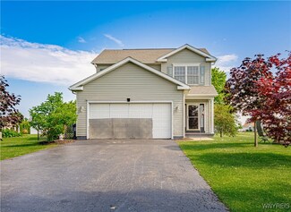 6519 Amy Ln, Lockport, NY 14094
