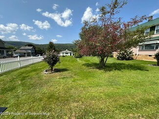 815 Pine St, Mayfield, PA 18433
