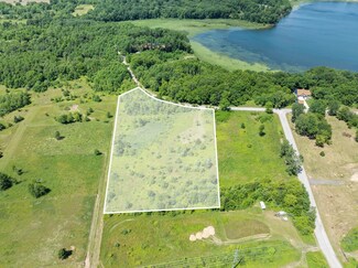 UNIT 4 Forest Shores Dr, Cassopolis, MI 49031