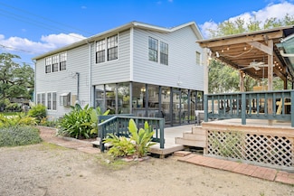 515 Clear Lake Rd, Kemah, TX 77565