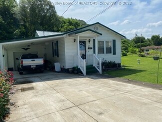 142 Oasis Cir, Logan, WV 25601