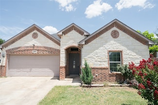 305 E Fogg St, Fort Worth, TX 76110