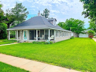 302 S Baylor St, Perryton, TX 79070