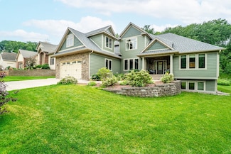 4616 Oakwood Hills Pkwy, Eau Claire, WI 54701