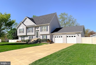 2115 Country Pines Ct, Waldorf, MD 20601