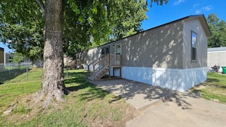 2124 E Maywood St, Wichita, KS 67216