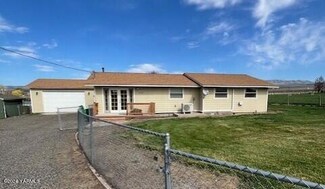 1131 Deeringhoff Rd, Moxee, WA 98936