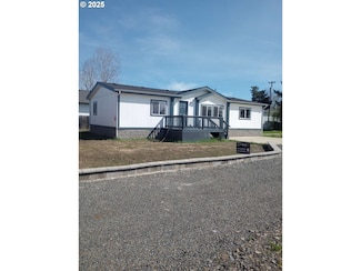 1973 Castle Ave, Roseburg, OR 97471