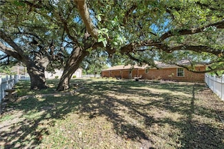 103 Spring Lake Dr, Waco, TX 76705