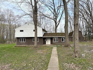 98 Hickory Grove Dr, Oswego, NY 13126