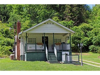 223 Mahan Ln, Follansbee, WV 26037