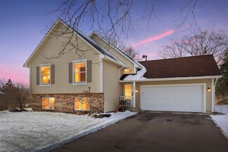 2115 Black Oaks Ln N, Plymouth, MN 55447