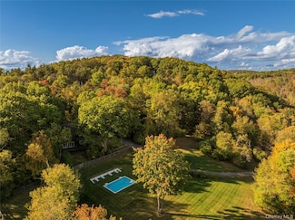 181 Lockwood Rd, Craryville, NY 12521