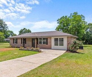 2624 Halls Mill Rd, Dothan, AL 36305