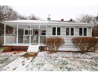 59 Arthur Dr, Whitinsville, MA 01588