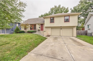 9712 Craig Dr, Overland Park, KS 66212