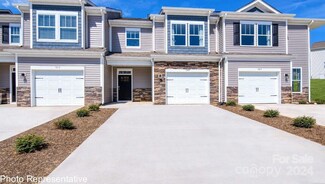 521 Wheatfield Rd, Fletcher, NC 28732