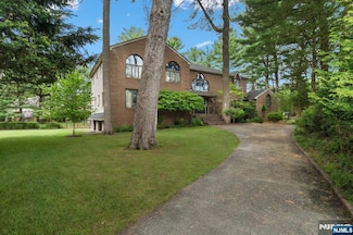 921 Franklin Lake Rd, Franklin Lakes, NJ 07417