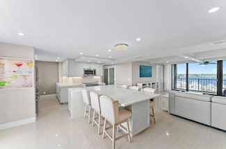 134 Lakeshore Dr Unit 816, North Palm Beach, FL 33408