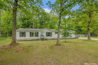 825 S Broton Rd, Muskegon, MI 49442
