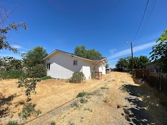 41 Washington St, Harrah, WA 98933