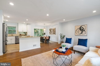 7105 Galgate Dr, Springfield, VA 22152