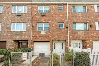 69-06 66th Rd, Flushing, NY 11379