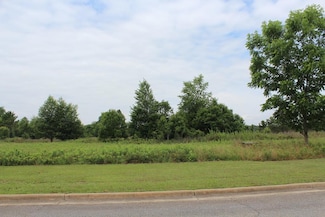 183 Stonegate Dr, Albany, GA 31721