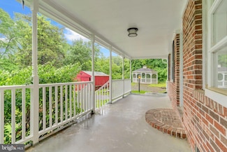29823 Hillview Dr, Mechanicsville, MD 20659