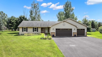 5570 Crescent View Dr, Stevens Point, WI 54482