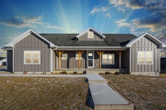 4926 Kara Dr, Cedar Falls, IA 50613