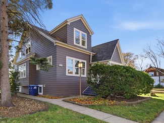 1489 E Algonquin Rd, Des Plaines, IL 60016