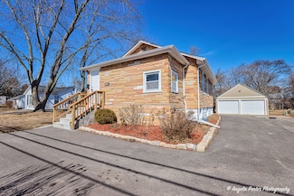 208 W Nippersink Rd, Round Lake, IL 60073