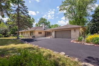 1090 Roselle Rd, Inverness, IL 60067