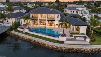 1640 Dolphin Ct, Naples, FL 34102