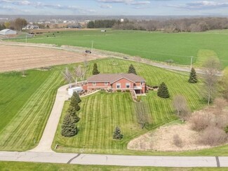 3752 Lacina Dr SW, Iowa City, IA 52240