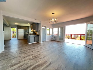 7618 Sunkist Dr, Oakland, CA 94605