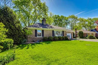 5 Indian Dr, Clarendon Hills, IL 60514
