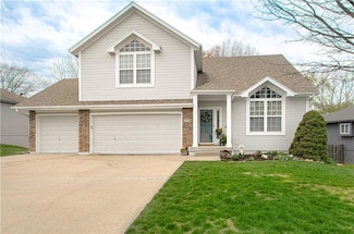 5604 NE Scenic Dr, Lees Summit, MO 64064
