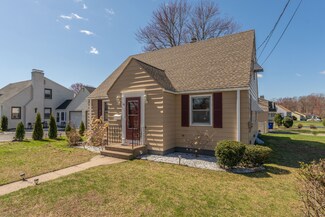 46 Suffield St, Windsor Locks, CT 06096