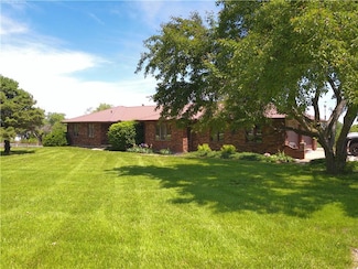 27061 Willow Dr, Paola, KS 66071
