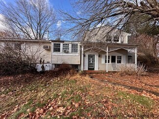 33 Thompson Ln, Stanfordville, NY 12581