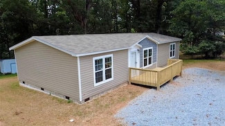 8671 Pea Ridge Rd, Cornelia, GA 30531
