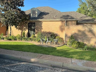 2206 Robbinwood Ln, Longview, TX 75601