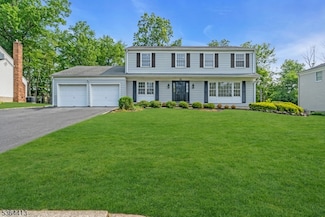 71 Tiffany Dr, East Hanover, NJ 07936