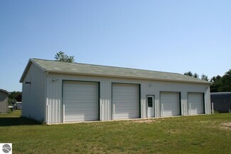 6261 Sunset Dr, Lake Ann, MI 49650