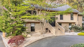 668 Park Ave, Huntington, NY 11743