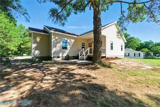 9975 Line Fence Rd, Hayes, VA 23072