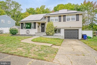 15 Lauderdale Rd, West Deptford, NJ 08096